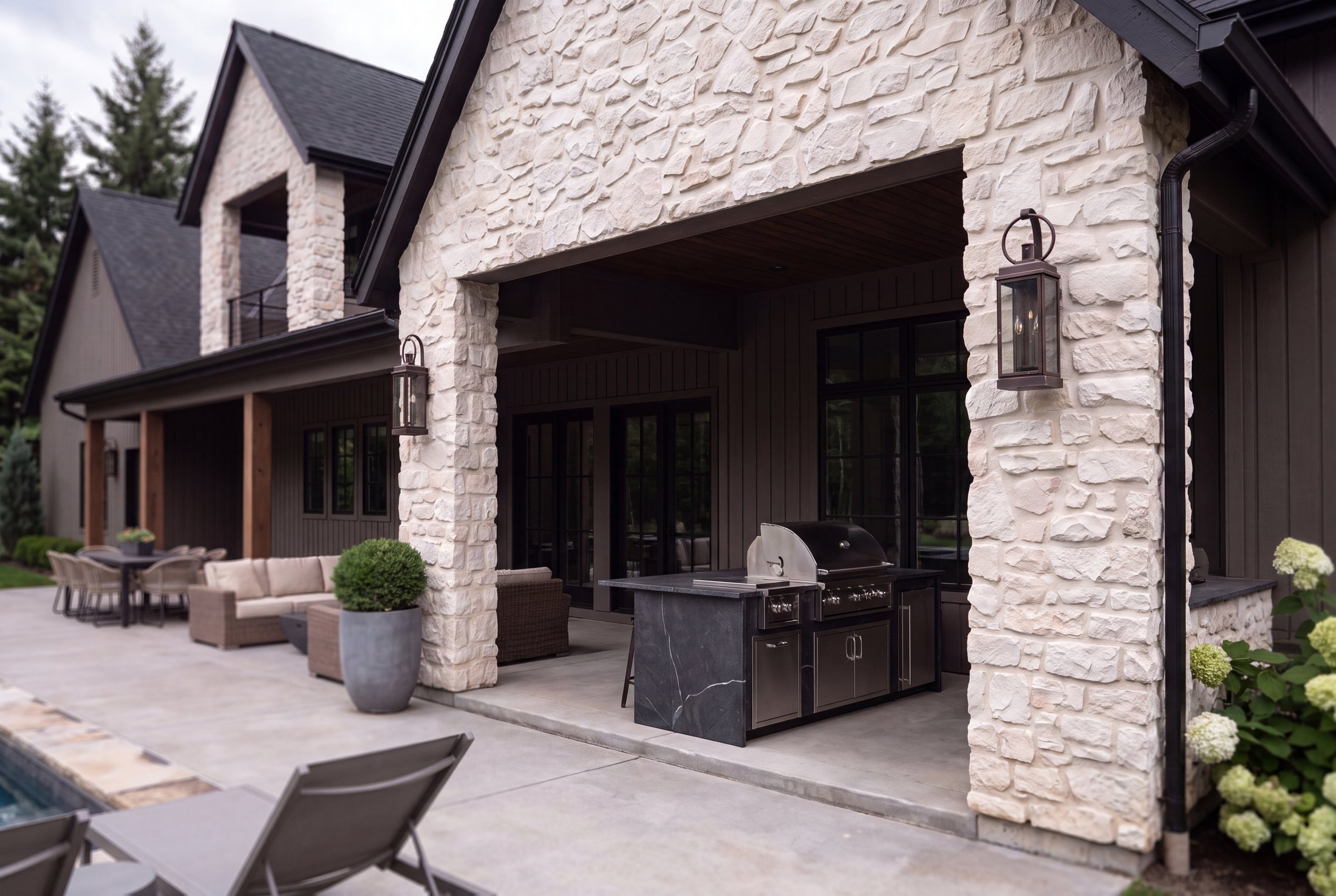 Covered patio and outdoor kitchen